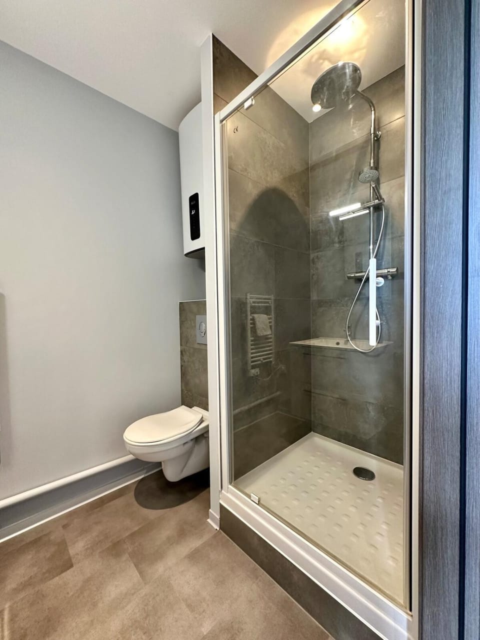 Shower, Toilet, Bathroom, towels