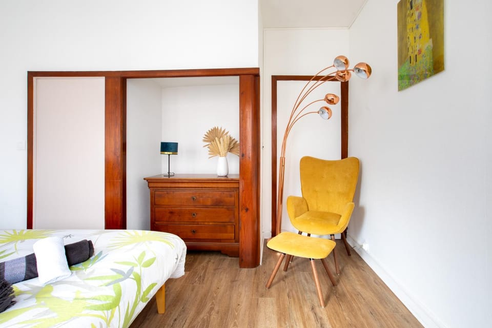 Seating area, Bedroom