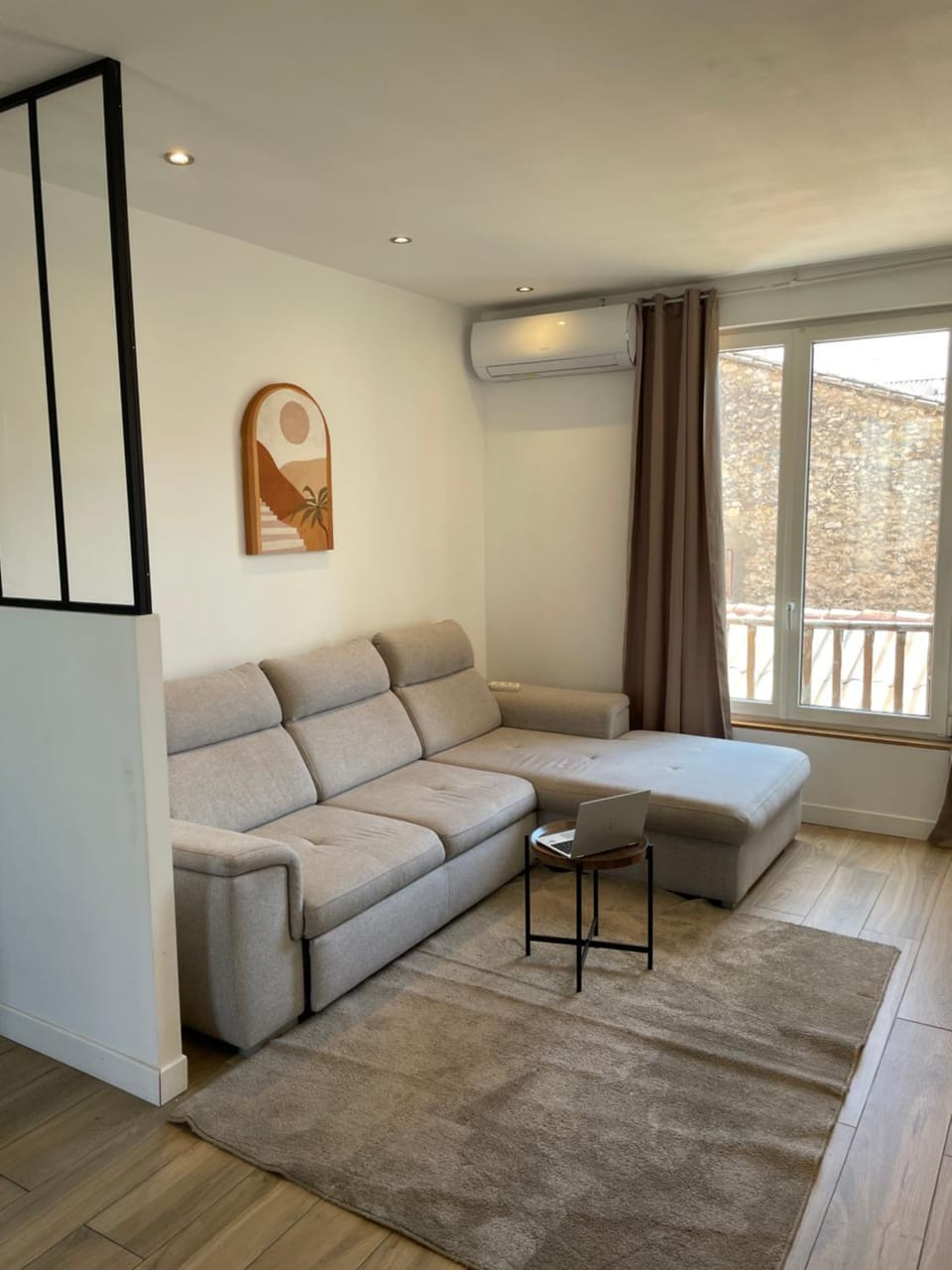 TV and multimedia, Living room, Seating area, air conditioner