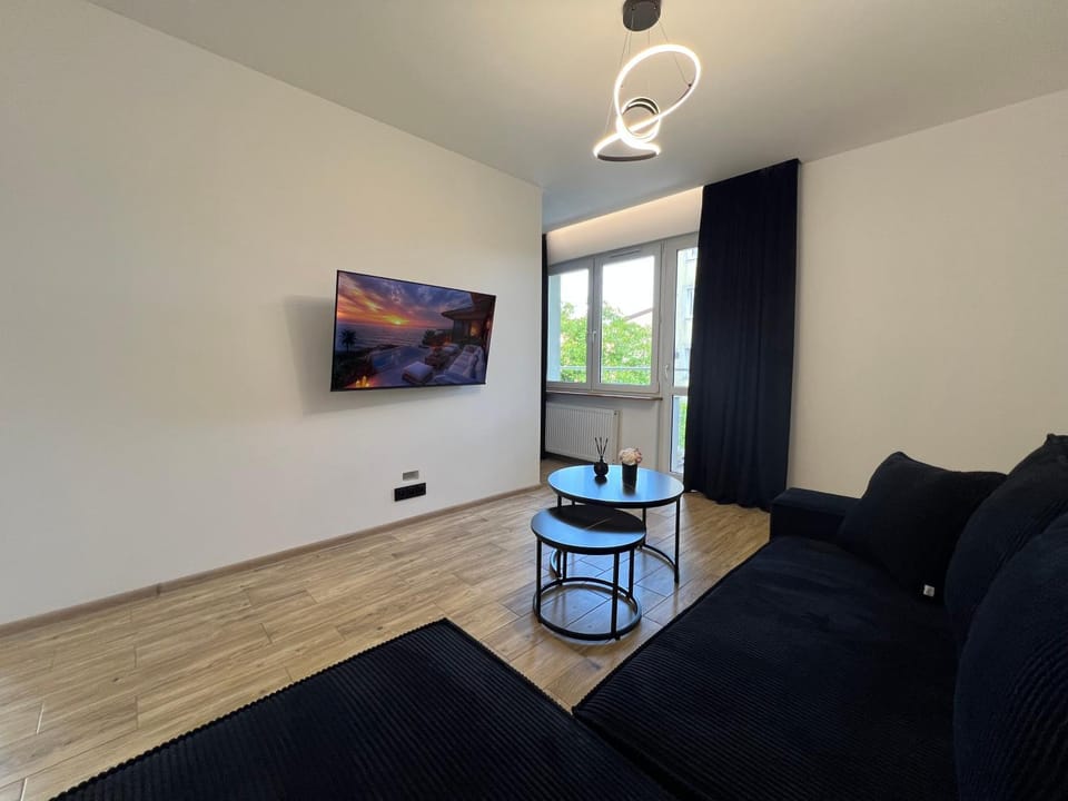 TV and multimedia, Living room, Photo of the whole room, Seating area, Dining area