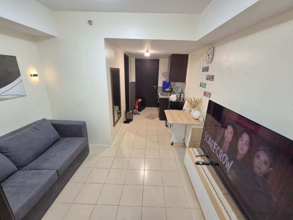 TV and multimedia, Living room, Seating area, Evening entertainment