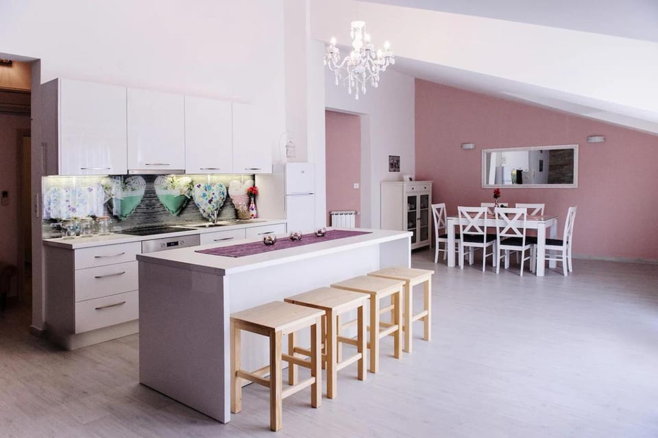 Lara Rose apartment shared pool Apartment in Podstrana