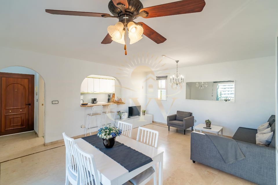 Living room, Photo of the whole room, Seating area, Dining area, Evening entertainment