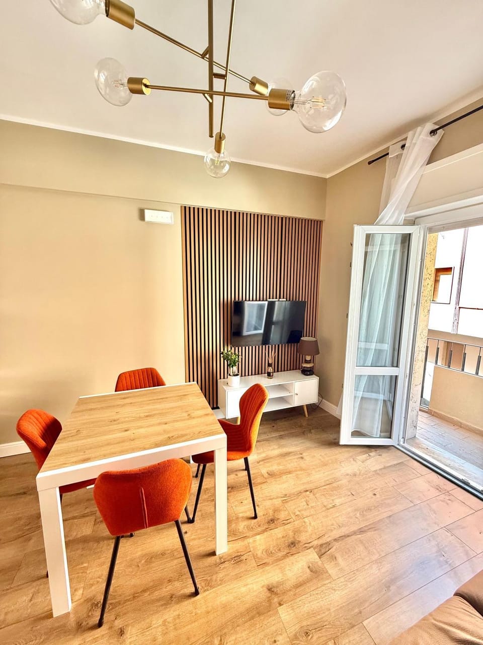 TV and multimedia, Living room, Dining area