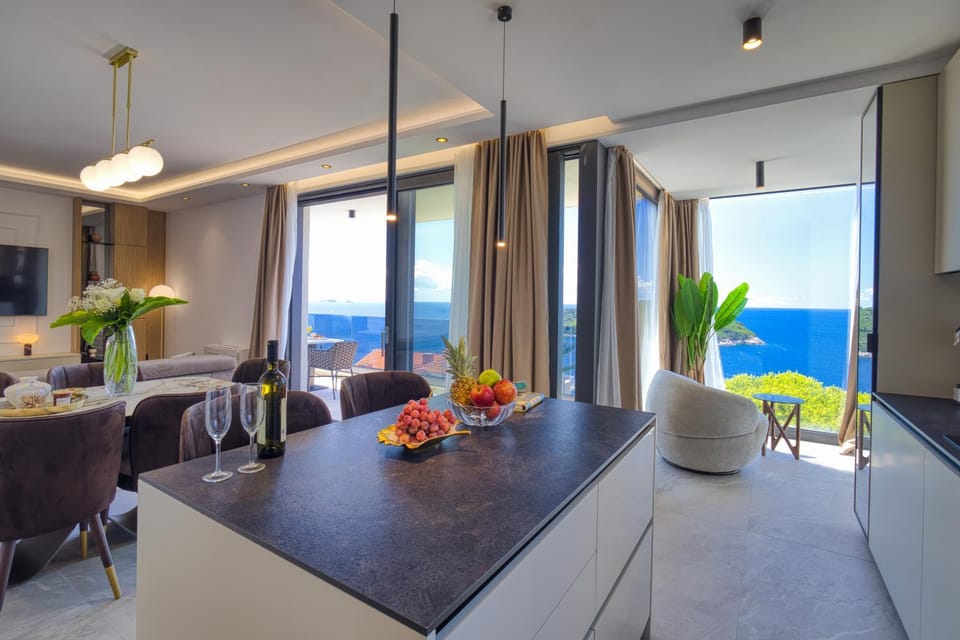 TV and multimedia, Living room, Seating area, Dining area, Sea view