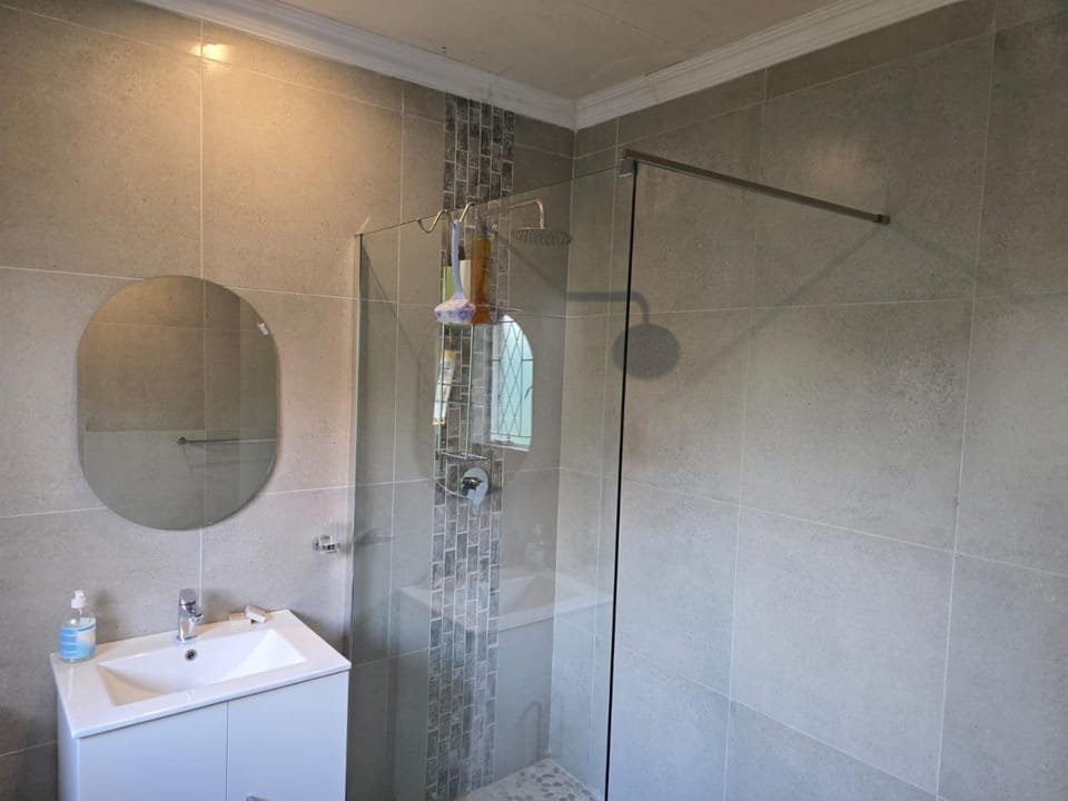 Shower, Bathroom, towels
