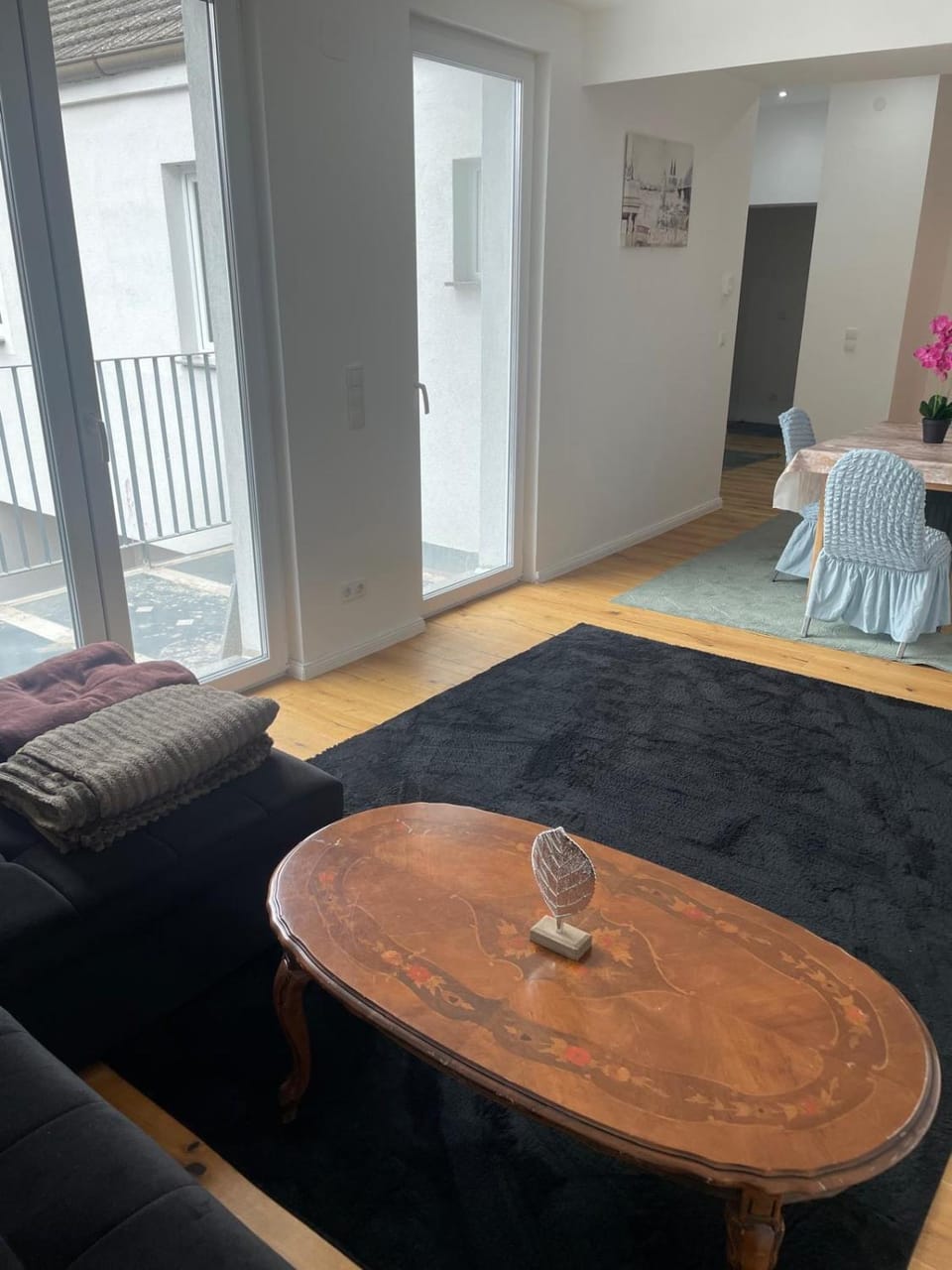 Bed, Living room, Photo of the whole room, Seating area, Dining area, Bedroom