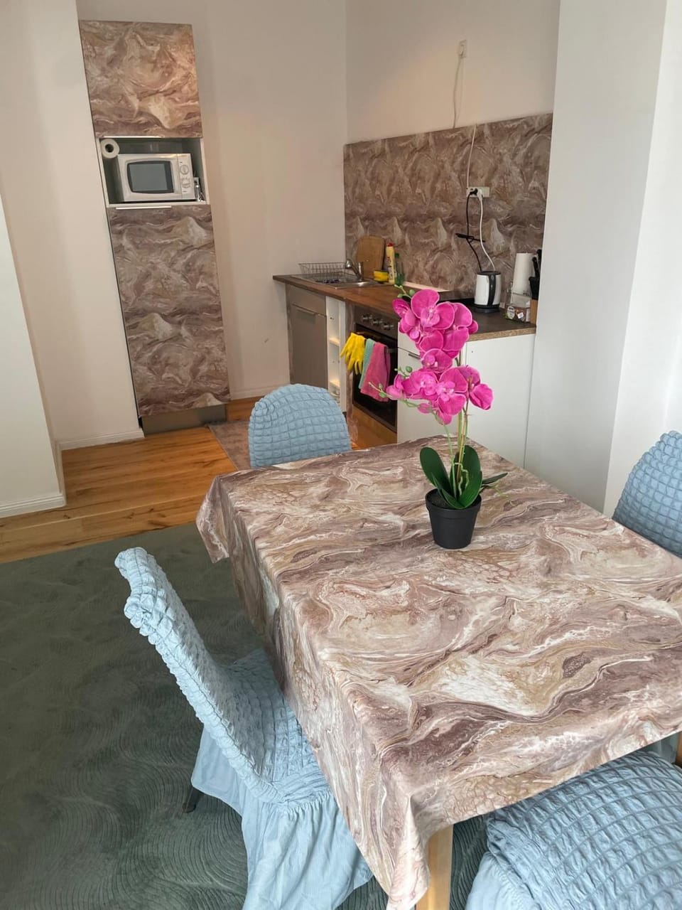 Kitchen or kitchenette, Living room, Seating area, Dining area, minibar, oven
