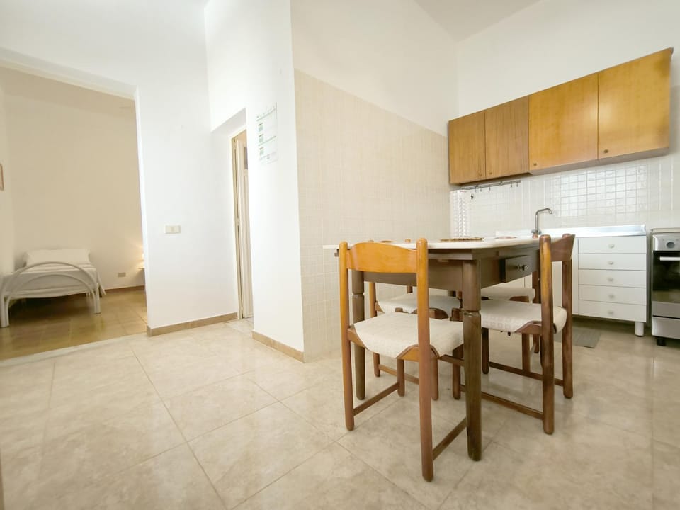 Kitchen or kitchenette, Living room, Seating area, Dining area, oven, pet friendly, stove