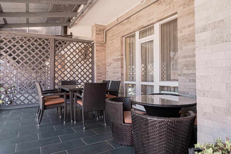 Patio, Day, View (from property/room), Balcony/Terrace, Living room, Seating area, Dining area