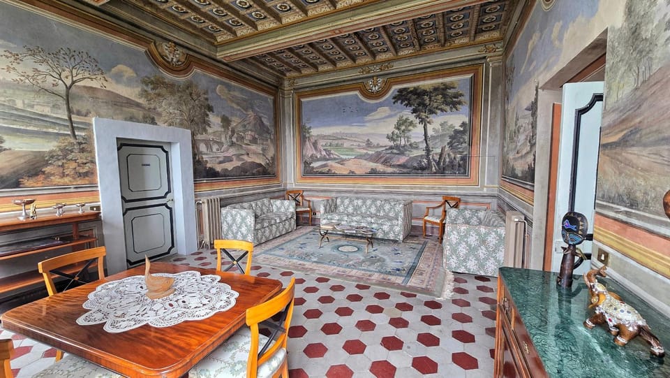 Restaurant/places to eat, Communal lounge/ TV room, Living room, Seating area, Dining area