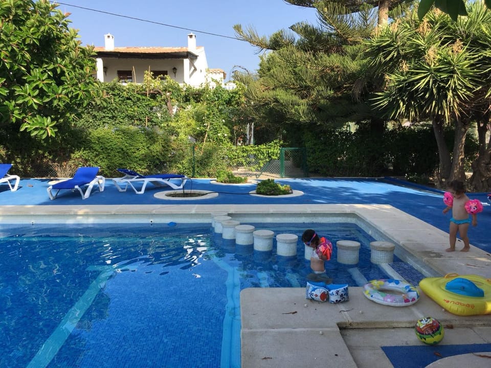 Swimming pool, Swimming pool