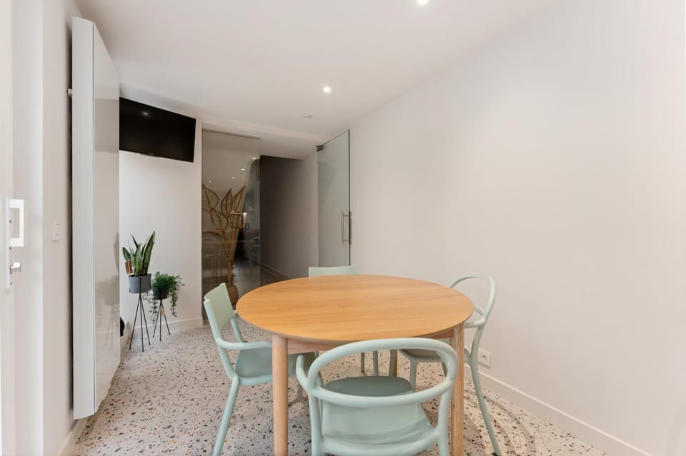 Seating area, Dining area, kitchen
