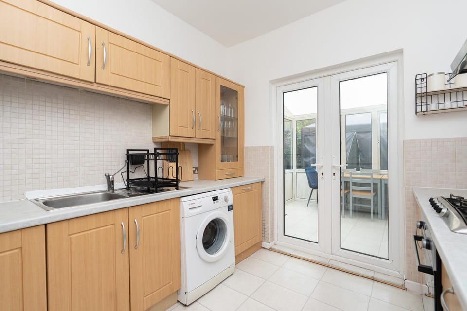 Open Mind Property - 9 Guests & Free Parking Apartment in Portsmouth
