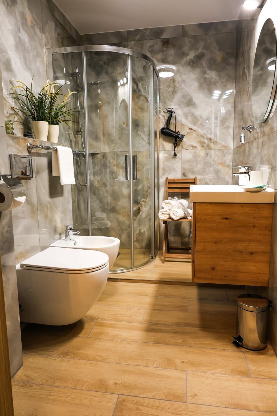 Shower, Toilet, Bathroom, bidet, towels