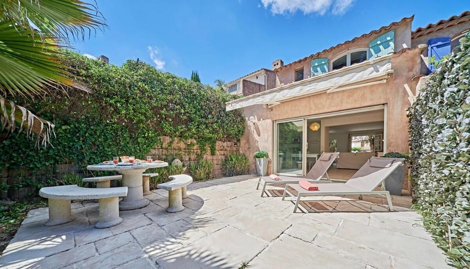 Patio, Garden, Garden view, sunbed