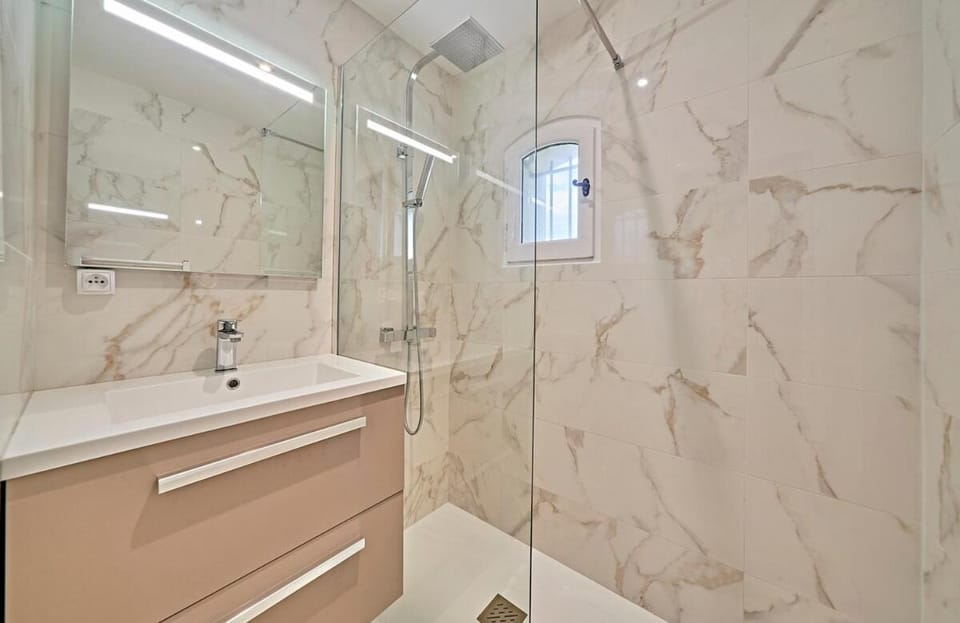 Shower, Bathroom