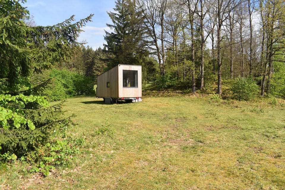 Property building, Spring, Day, Natural landscape, pet friendly