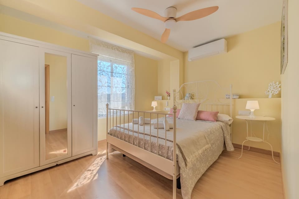 Bed, Photo of the whole room, Bedroom, wardrobe