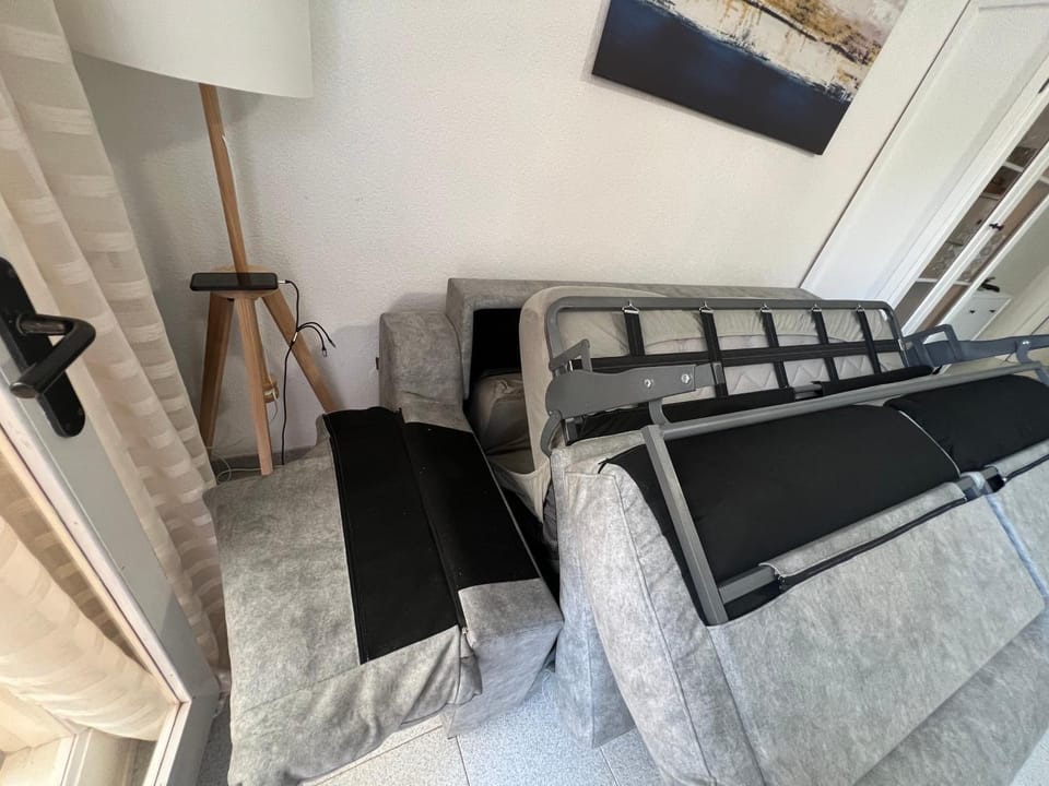 Bed, Living room