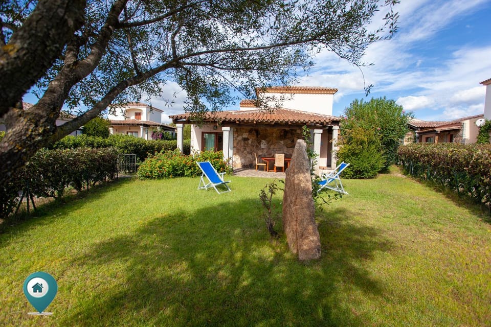 Property building, Spring, Day, Natural landscape, Garden, Garden view