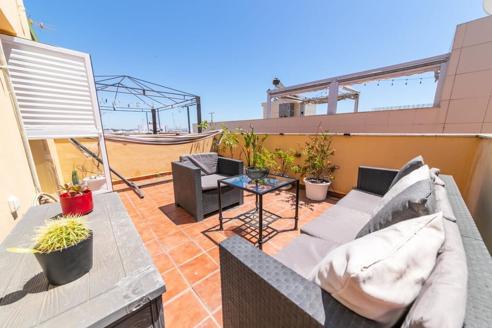 Casa Colón: terrace with Atlantic breeze House in Barbate
