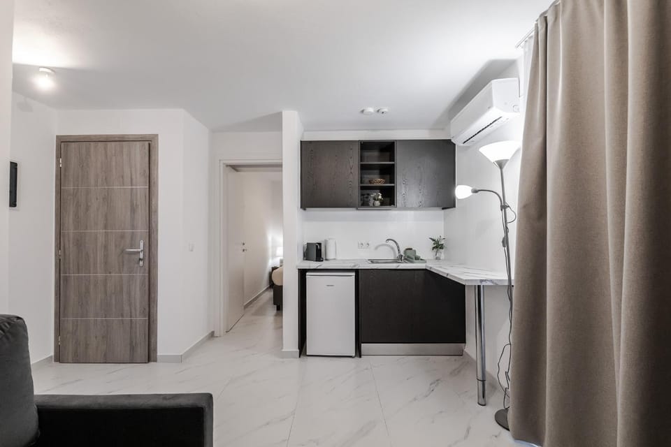 Kitchen or kitchenette, oven, stove