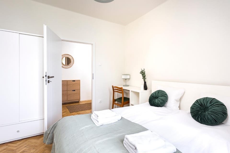 Bed, Photo of the whole room, Bedroom, wardrobe