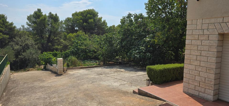 Garden view, Parking