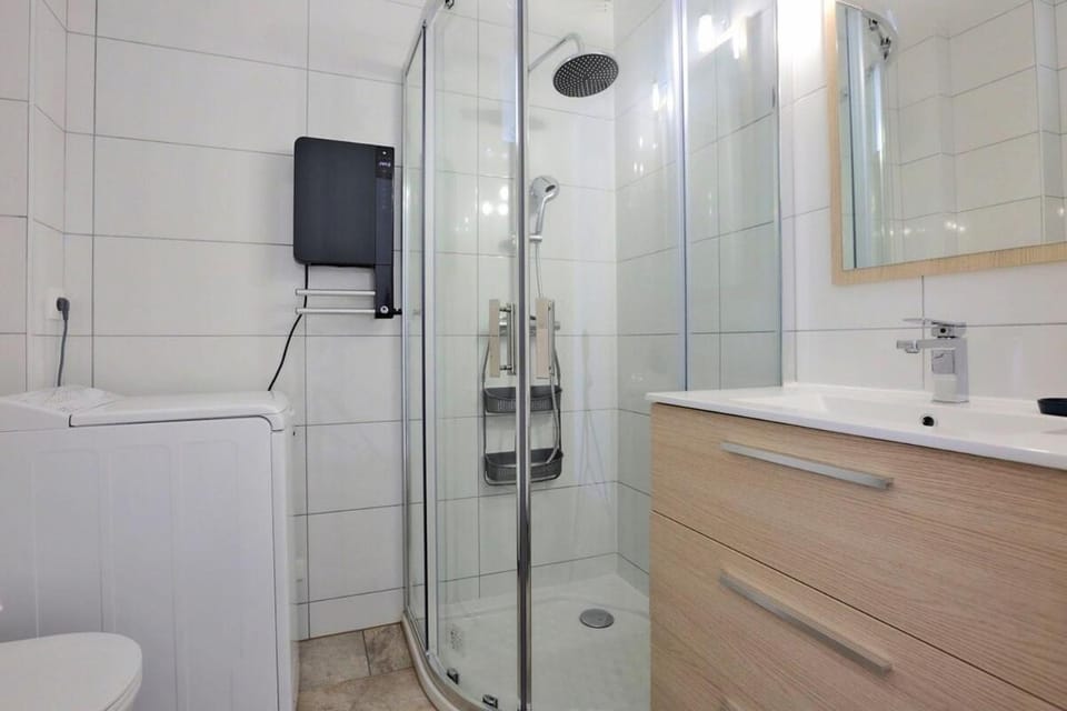 Shower, Bathroom, towels