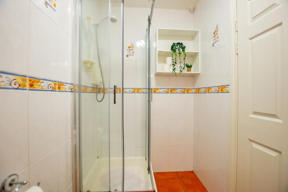 131 - Spacious Galway 2BR Stay - Parking Apartment in Galway