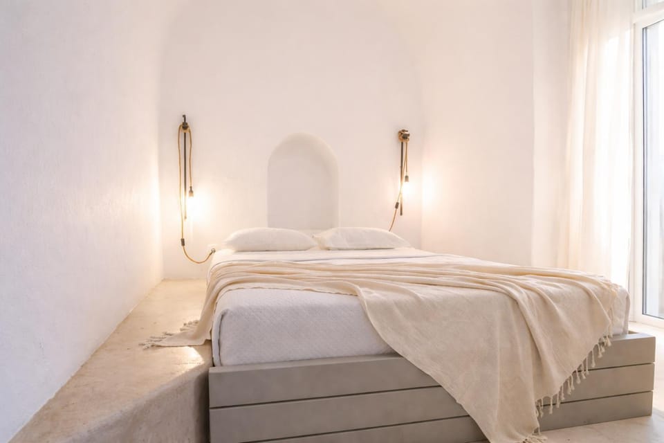 Property building, Patio, Staff, Restaurant/places to eat, Bed, People, Garden, Hot Tub, Library, Massage, Sauna, Bathroom, View (from property/room), Living room, Other, Photo of the whole room, Animals, Bedroom, Food, Text overlay, Pets, Guests, Landmark view, Sea view, Swimming pool, Swimming pool, Meals, Breakfast, Lunch, Dinner, Drinks, children, Open Air Bath, Family, bidet, fireplace, furniture, heating, internet, locker, room service, soundproof, storage, stove, toaster, towels, VIP, wedding, laundry, kitchen