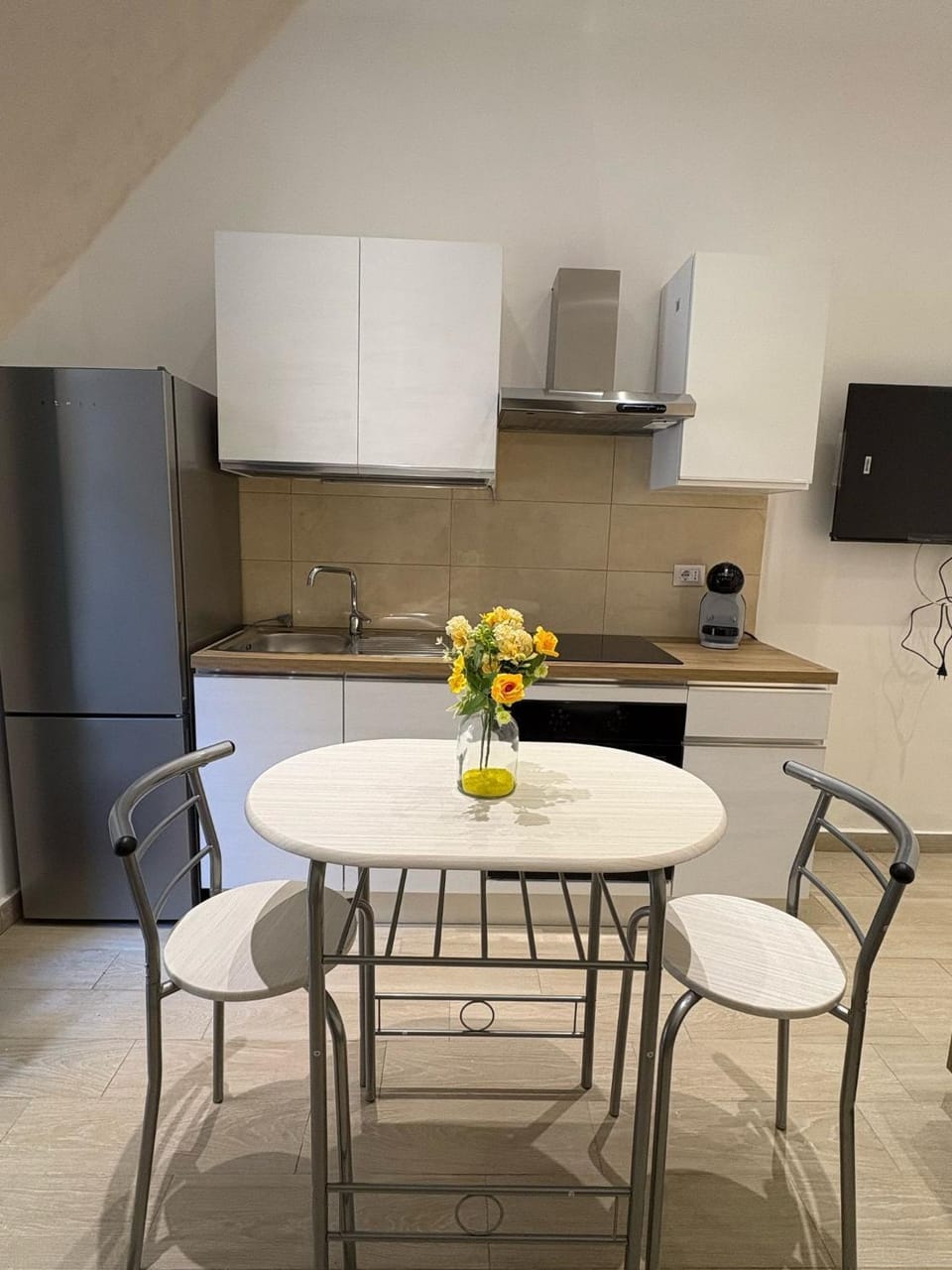 Kitchen or kitchenette, Dining area, oven, stove