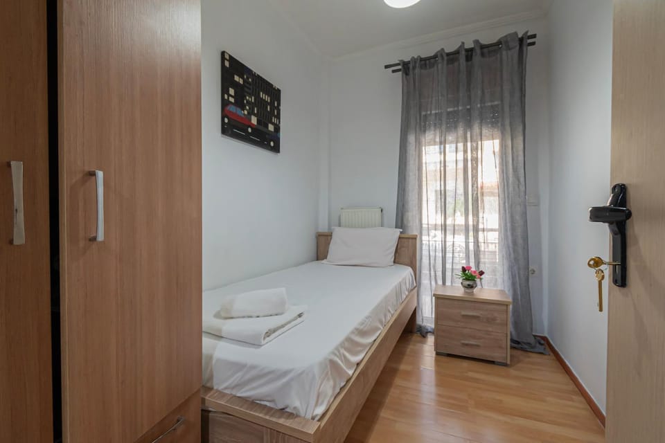 Bed, Bedroom, towels, wardrobe