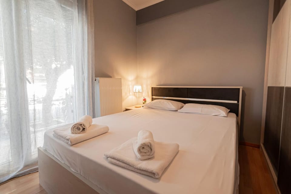 Bed, Photo of the whole room, towels