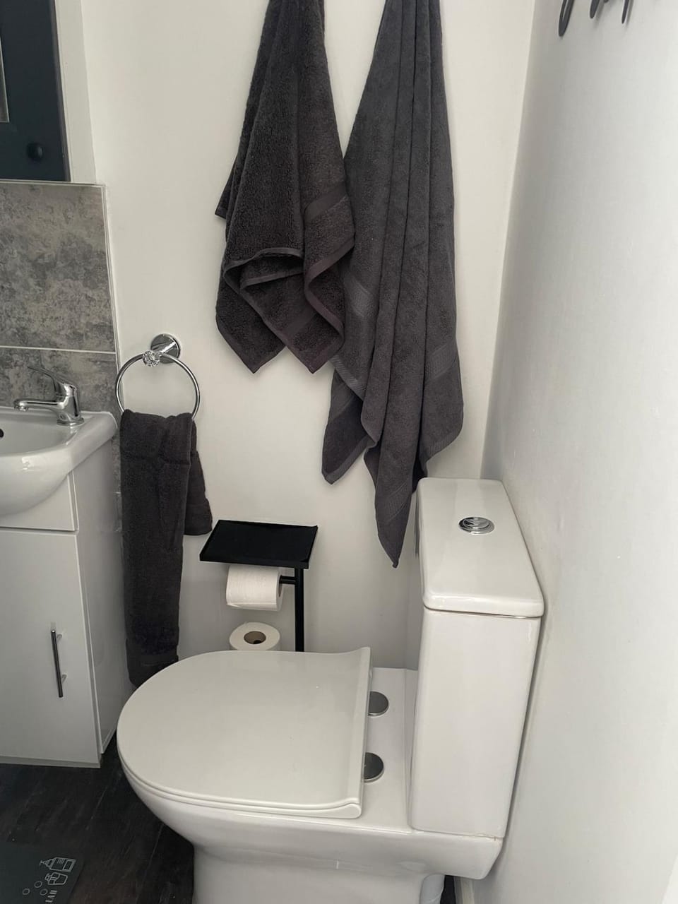 Bathroom, towels