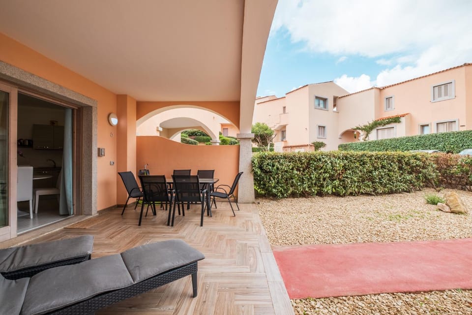 Property building, Patio, Day, Garden, Dining area, Garden view