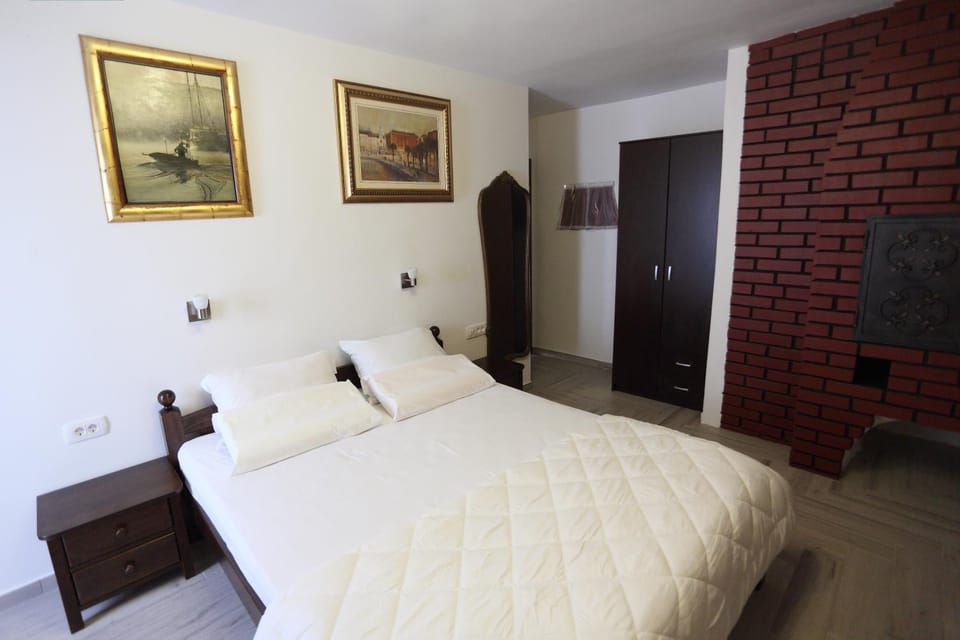 Bed, Decorative detail, Bedroom