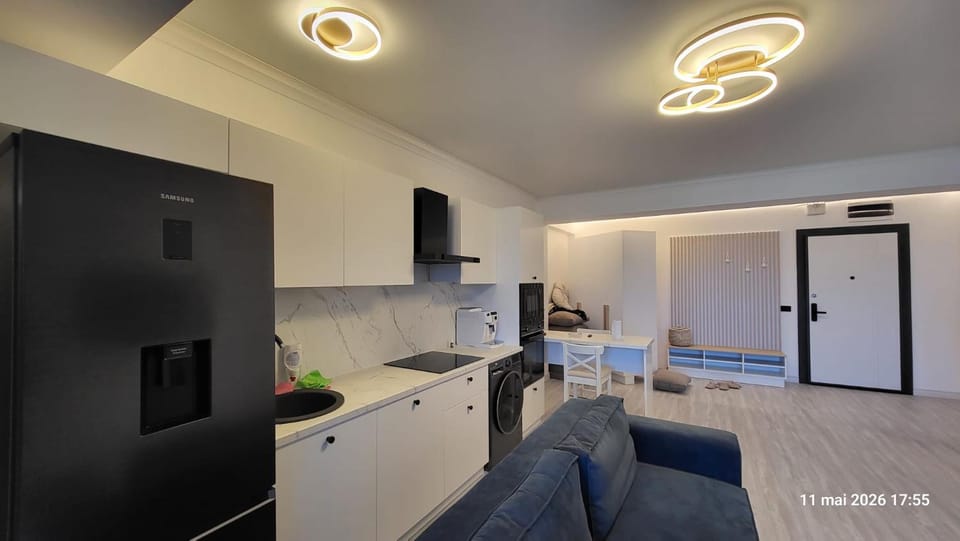 TV and multimedia, Kitchen or kitchenette, Living room, Seating area, Dining area, oven, stove