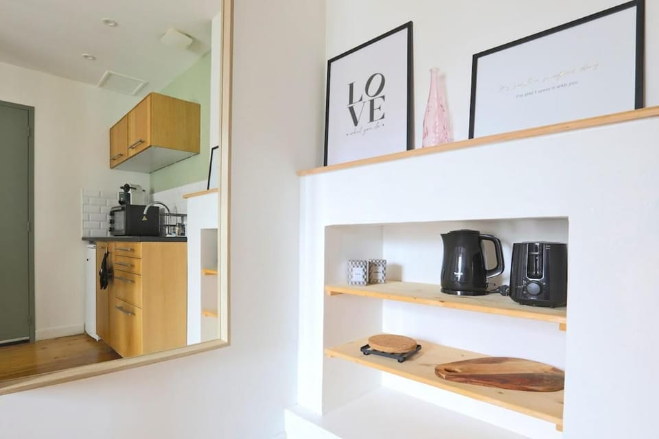 Coffee/tea facilities, toaster