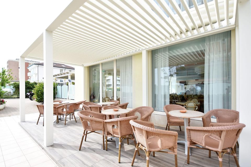Patio, Living room, Area and facilities
