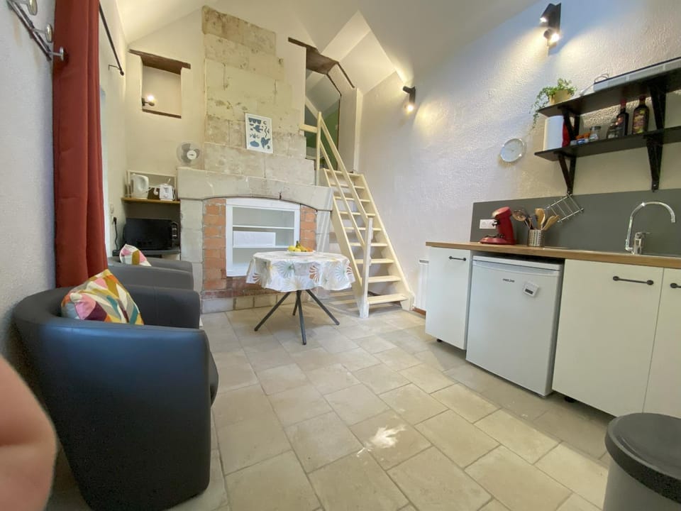 Kitchen or kitchenette, Seating area