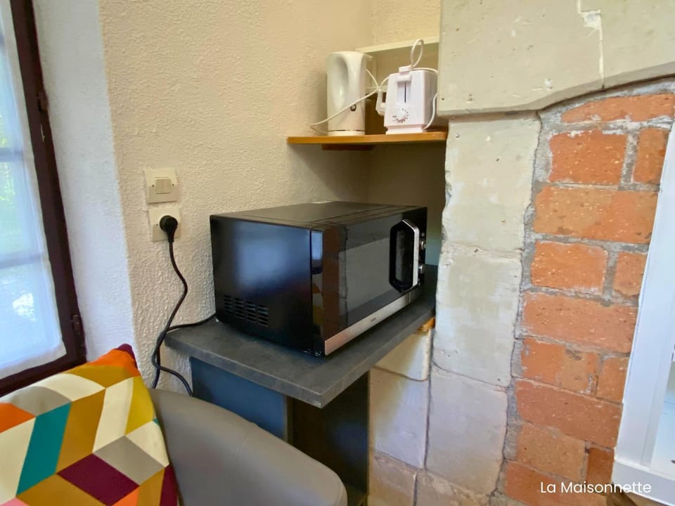 Coffee/tea facilities, microwave, toaster