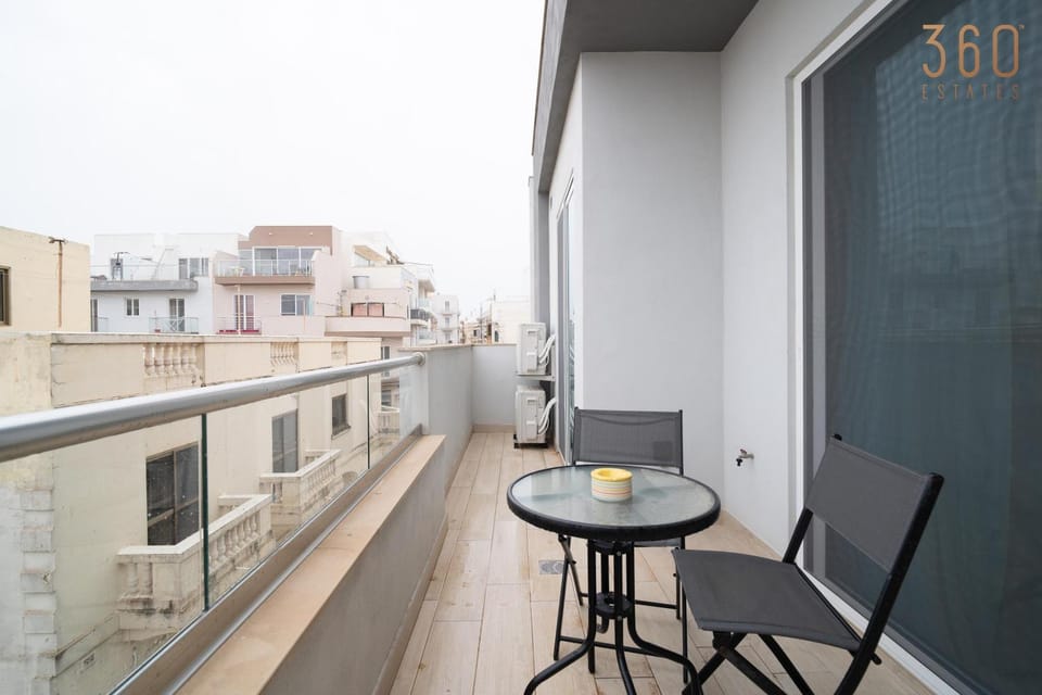 Property building, Patio, Day, View (from property/room), Balcony/Terrace, Dining area
