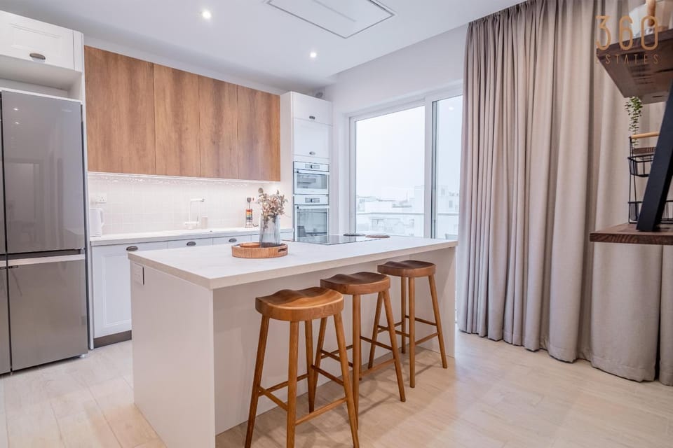 Kitchen or kitchenette, Dining area, oven, pet friendly, stove