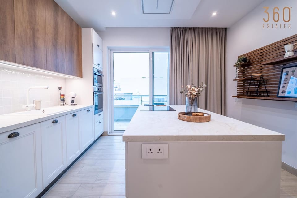 TV and multimedia, Kitchen or kitchenette, minibar, stove