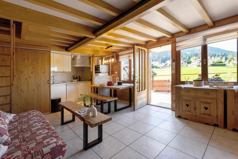 Kitchen or kitchenette, Living room, Seating area, Dining area
