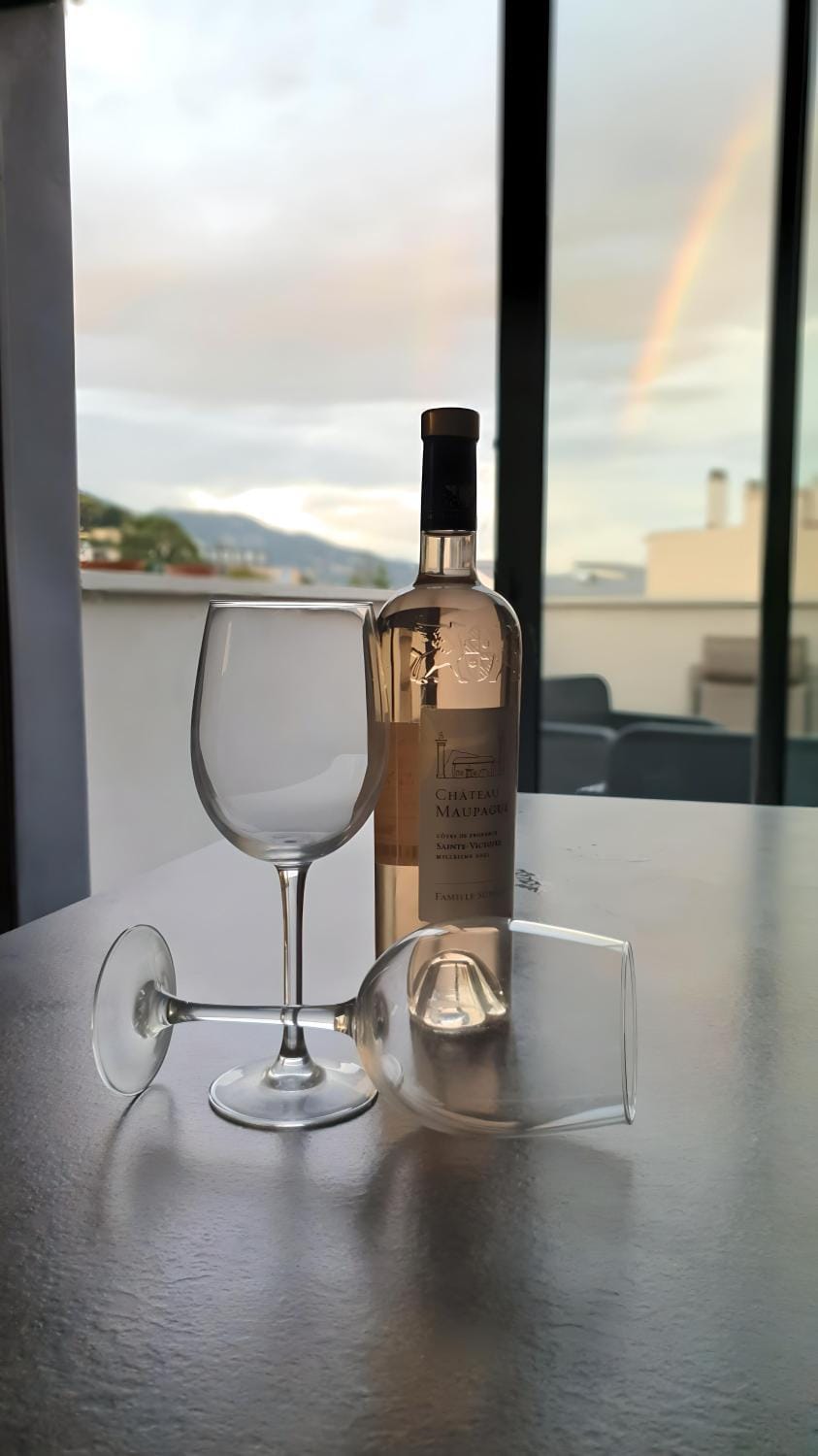 Modern Top-Floor Apartment with Terrace, AC & Free Private Secured Parking Apartment in Roquebrune-Cap-Martin