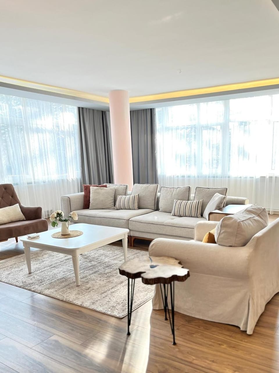 Living room, Seating area