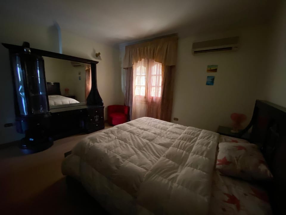 Bed, Photo of the whole room, Bedroom, air conditioner
